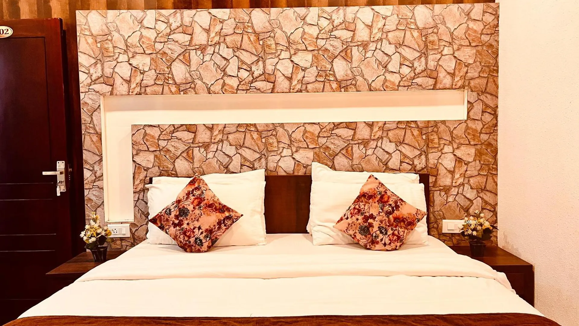 The Raarees Mist Resort, Munnar - Nested In Nature'S Lap Hotel